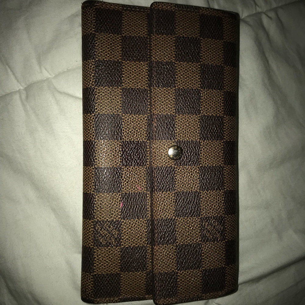 Authentic LOUIS VUITTON Damier Wallet